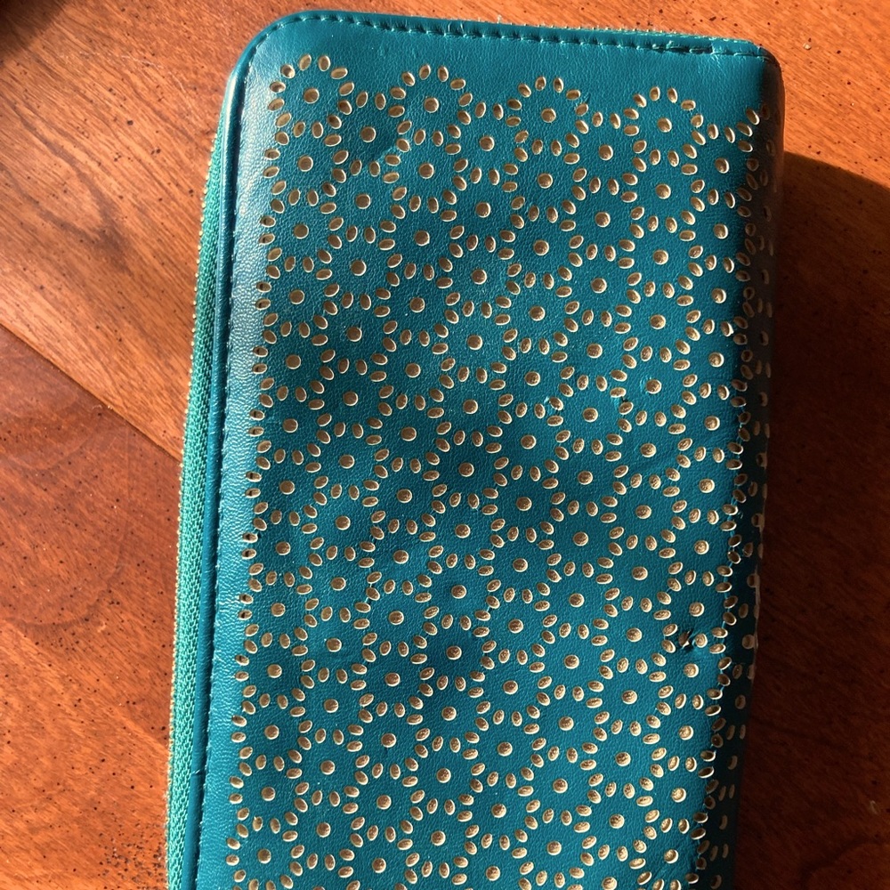 Small target clutch. Teal/gold. $15